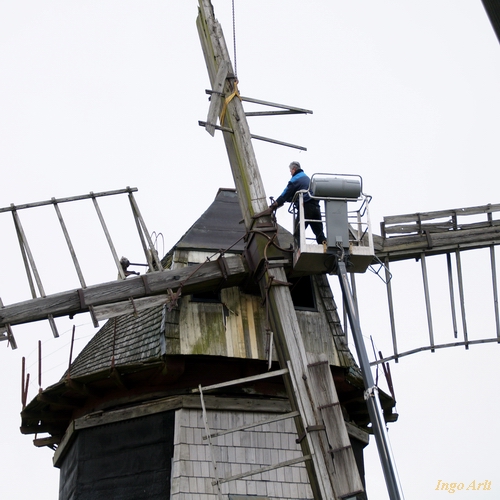 Windmhle Ruchow - Start der Sanierung mit Abnahme des alten Flgelkreuz