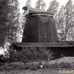 Windmhle  Beggerow - Mhle mit Motorkraft in Betrieb 1983