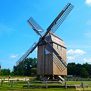 Bockwindmühle im Freilichtmuseum Klockenhagen - Ansicht der Mühle heute